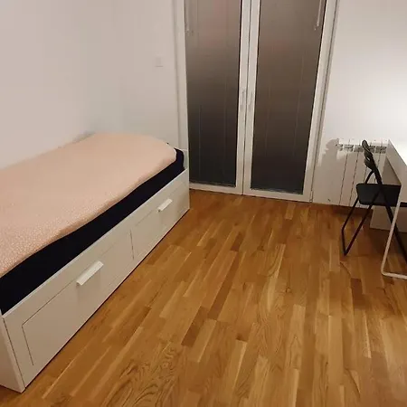 5 アパート スコピエ